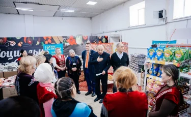 Проект новой Конституции был представлен сотрудникам магазина и покупателям