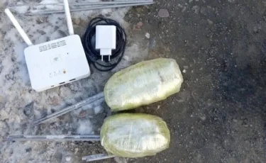 Пытался перебросить: мужчина хотел доставить в колонию Wi-Fi роутер и подозрительные вещества