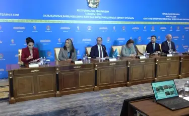 Прозрачно и без нарушений: иностранные наблюдатели оценили проведение референдума в Казахстане