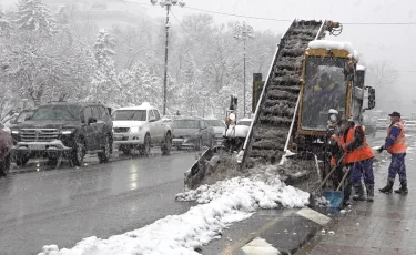 «39 февраля»: сильный снегопад накрыл Алматы после тёплых дней
