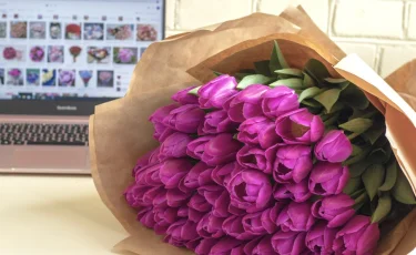 Кому - подарок, а кому - обман: как не стать жертвой мошенников перед 8 Марта