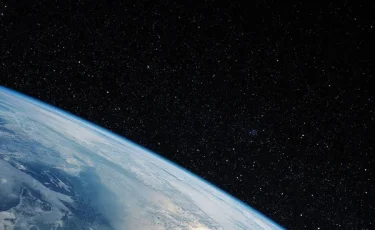 Иллюзия тьмы: почему космос кажется чёрной бездной