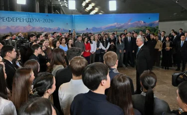 Президент референдумға белсене қатысқан жастармен әңгімелесті