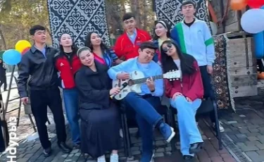 Референдум как праздник: алматинская молодежь голосует под музыку и танцы