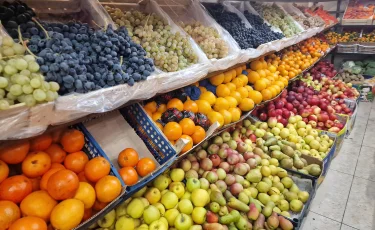 2000 тонн продуктов в честь наступления весны реализуют на ярмарках выходного дня в Алматы