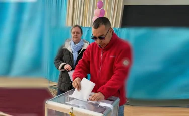 Последний голос дня: алматинец успел на участок за минуты до его закрытия