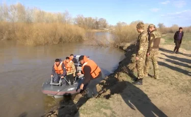 Унесло течением на глазах у друзей: в селе Сарыжар третий день ищут пропавшего мальчика
