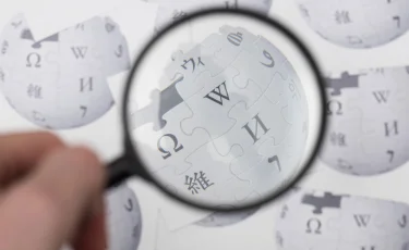 По новым правилам: Википедия запретила писать статьи с помощью ИИ