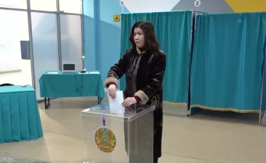 Представители законодательной и исполнительной власти проголосовали на референдуме