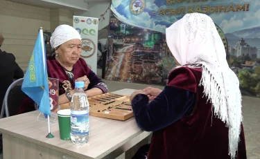 Алматыда зейнеткерлер арасында тоғызқұмалақтан жарыс өтті