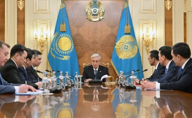 Президент провел рабочее совещание по вопросу реализации новой Конституции