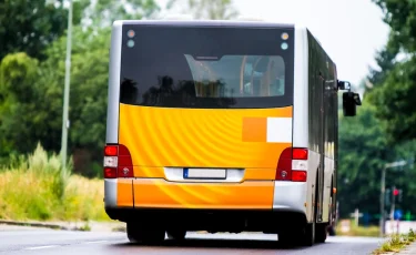 "Хороший мальчик": подросток угнал автобус, чтобы подвезти подругу до школы