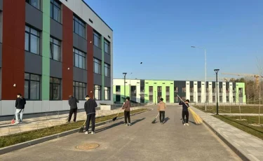 Тазару күні: Абай ұлттық мектебінде абаттандыру жұмыстары жүргізілді