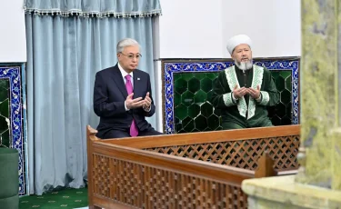 Президент посетил мавзолей Ходжи Ахмеда Яссауи