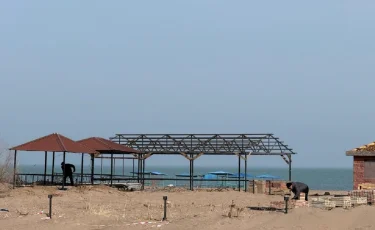 Таза, жайлы, заманауи: Қонаевта бірден екі жағажай абаттандырылуда