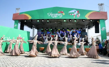 Көктөбедегі Көрісу күні: алматылықтарды дыбыстық дрондар мен роботтар құттықтады