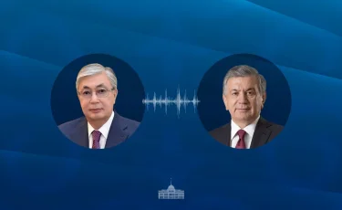 Глава государства провел телефонный разговор с Президентом Узбекистана