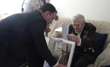 Голос столетия: ветеран из Алматы проголосовал на дому