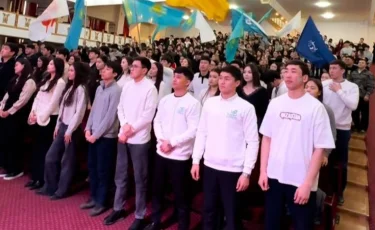 Жастар белсенділікті таңдайды: Алматыда референдумды қолдауға арналған бастамалар басталды