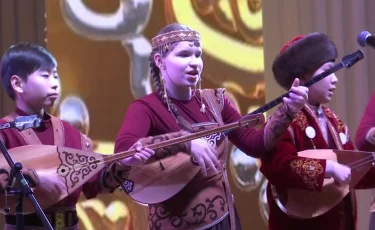 Сутки без перерыва: актюбинские жырау установили мировой рекорд по исполнению эпосов