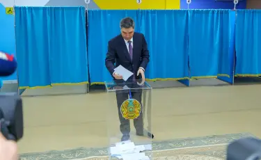 Премьер-министр Олжас Бектенов референдумда дауыс берді