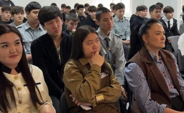 Закон и порядок: алматинские полицейские вместе со студентами обсудили тему безопасного общества