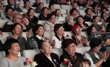 В Алматы прошёл праздничный концерт «Алғыс айтар ұрпақ бар», посвящённый ветеранам педагогики