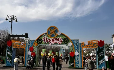 Мыңдаған алматылық Наурызды қарсы алу үшін Астана алаңына жиналды