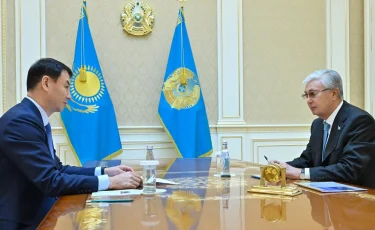 Глава государства встретился с акимом Алматы Дарханом Сатыбалды