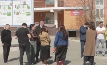 Атырауда инфекциялық аурухана қызметкерлері үстемақы талап етіп жатыр