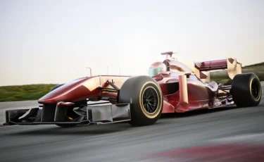 Молодой рекордсмен: гонщик выиграл второй подряд этап "Формулы-1" и переписал историю