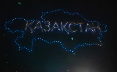 Қазақстан картасы, референдумға шақыру және Наурыз мейрамымен құттықтау: Қонаевтағы дрон-шоу өтті