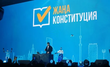 Робо-DJ Темірбек поддержал референдум на сцене Дворца спорта