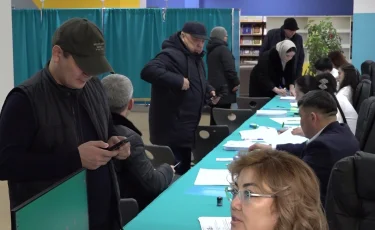 Жас та, кәрі де, мәдениет пен спорт жұлдыздары, батырлар, суперқаһармандар және қарапайым қала тұрғындары: Алматыда референдум қалай өтті