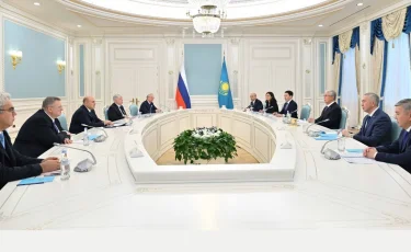 Глава государства встретился с Премьер-министром России Михаилом Мишустиным