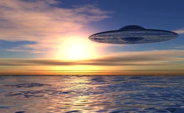 Истина где-то там: над Антарктидой заметили огромную "летающую тарелку"