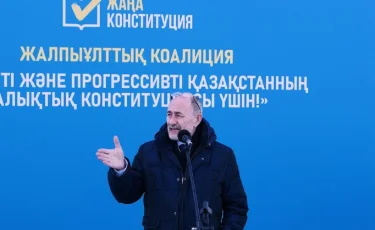 Конституция нақты жұмыс істейтін тетікке айналуы керек: депутаттар жұмысшылармен кездесті