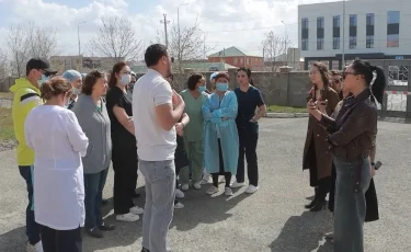 Риск без доплат: в Атырау медики требуют надбавки за работу с инфекциями