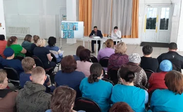 Коллективу центра социальных услуг рассказали о новой Конституции