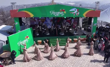 Шоу звуковых дронов и роботы-обнимашки: как на Кок-Тобе встретили Көрісу күні