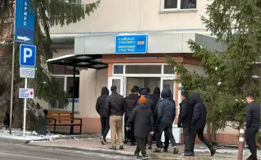 Первые голоса за будущее: алматинцы активно голосуют на референдуме с раннего утра