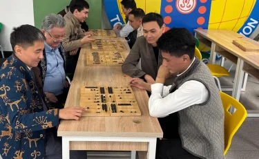 Ұлттық ойынға бетбұрыс: Алматыда жол саласы мамандары тоғызқұмалаққа ден қойды