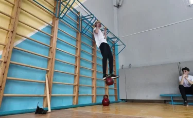 Сильнее итальянского чемпиона: учитель физкультуры из Петропавловска попал в Книгу рекордов Гиннесса