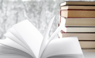 Необычный протест против ИИ: 10 000 писателей выпустили книгу без текста