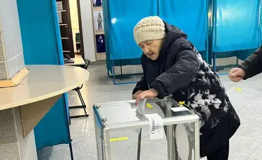 В Алматы на референдуме проголосовала 90-летняя жительница