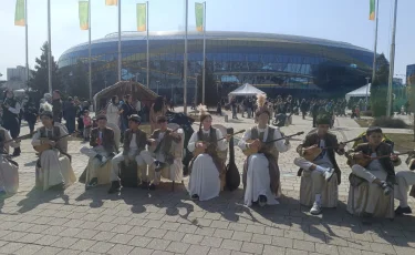 Наурыз у Алматы Арена: великаны-батыры, ханский трон и дух традиций в сердце Алматы