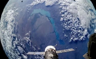 Как выглядит Балхаш из космоса: опубликована серия удивительных снимков