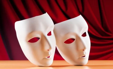 Аида Балаева поздравила работников театрального искусства с Всемирным днем театра