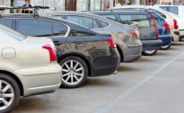 Алматыда автотұрақ ақысын төлемейтіндерге бақылау күшейтілді