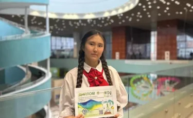 Роботы и переработанный пластик: казахстанская школьница разрабатывает дороги нового поколения